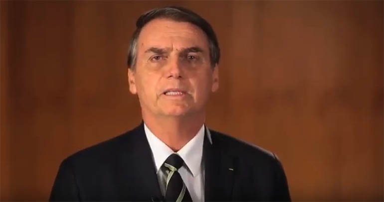 Bolsonaro fala da demissão e elogia Gustavo Bebianno em vídeo