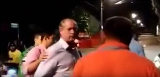 Presidenci vel Ciro Gomes bate boca com manifestantes e xinga Lula