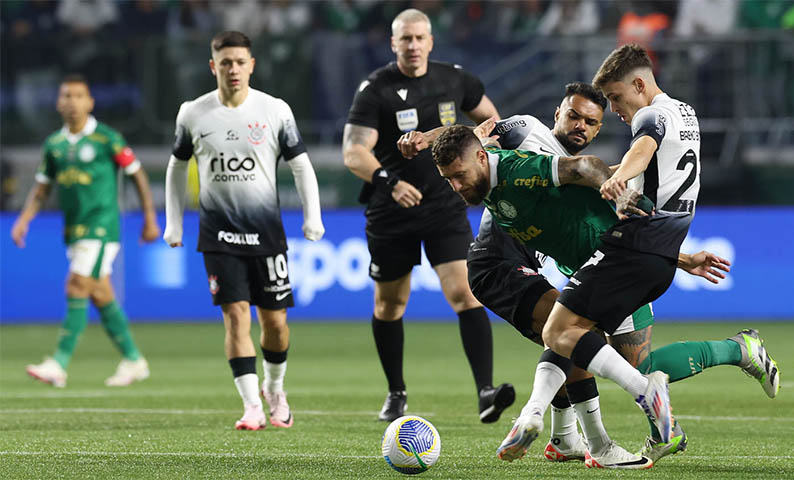 Palmeiras vence o Corinthians e cola no lÃ­der do BrasileirÃ£o; 6 jogos abrem a 14Âª nesta quarta