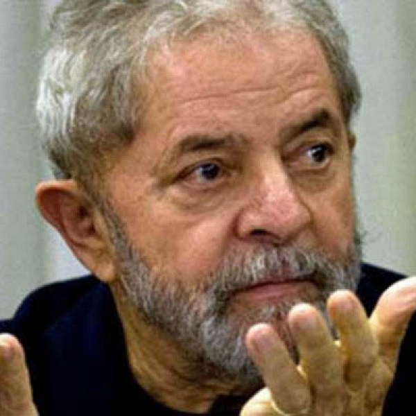 Projeto pode barrar homenagens a Lula