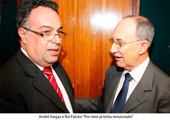 Presidente do PT cobra renÃºncia de Vargas