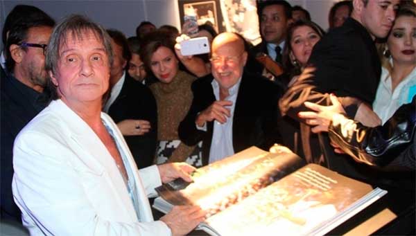 Roberto Carlos lanÃ§a livro de fotos a R$ 4,5 mil