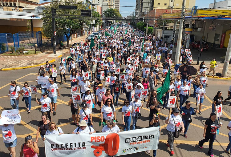 AÃ§Ã£o da prefeita Ã© frustrada e professores da Reme deflagram greve em Campo Grande
