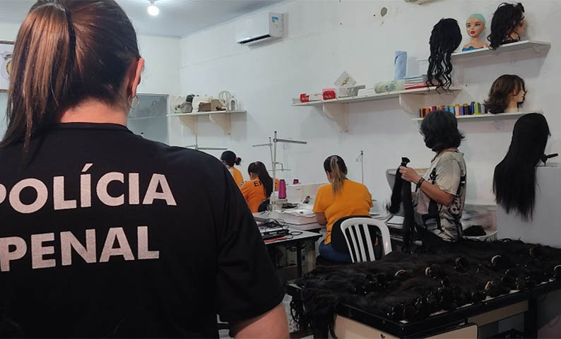 Cabelos contrabandeados viram perucas para pacientes com cÃ¢ncer em presÃ­dio da Capital