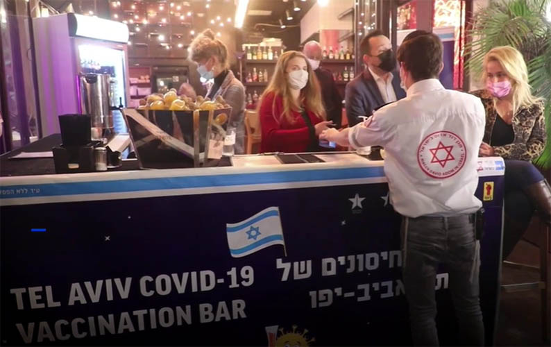 Em bar de Israel, quem tomar dose de vacina contra covid ganha cerveja