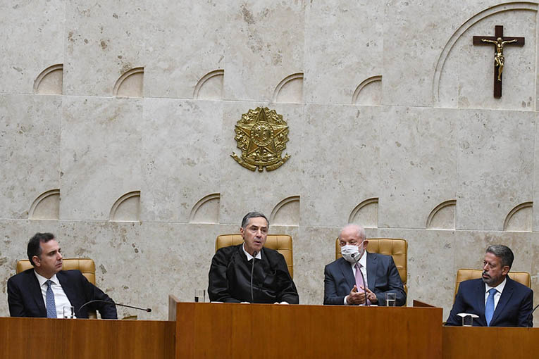 Barroso assume presidÃªncia do Supremo e manda 'recados' ao Planalto e ao Congresso
