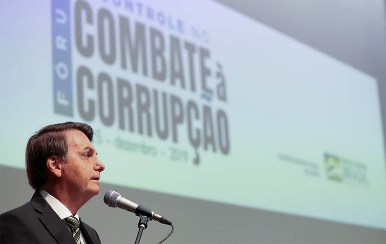 Bolsonaro assina decreto para proteger identidade de quem denunciar corrupÃ§Ã£o