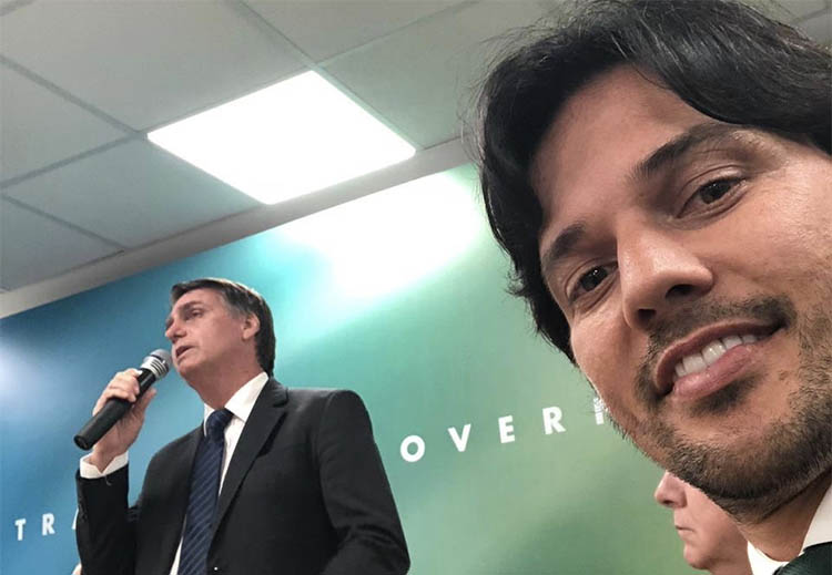 Bolsonaro anuncia genro de Silvio Santos como ministro das ComunicaÃ§Ãµes
