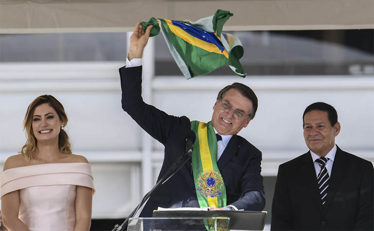 Bolsonaro promete 'restabelecer a ordem' no Brasil: ouÃ§a o discurso no Planalto