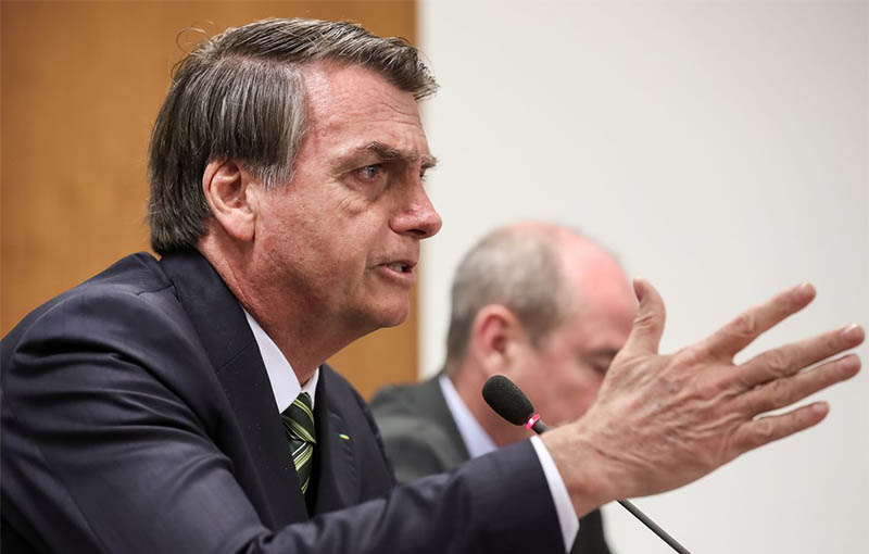 'Aos poucos Brasil vai saindo do buraco que o PT o colocou', diz Bolsonaro sobre o PIB