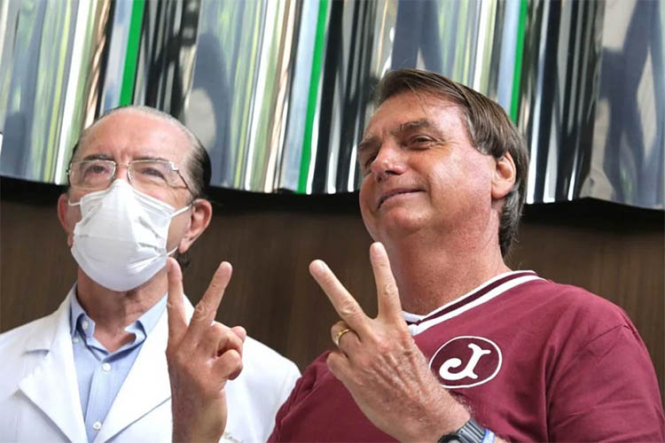 'Ã maldoso quem fala que eu estou de fÃ©rias', diz Bolsonaro apÃ³s alta do hospital: vÃ­deo