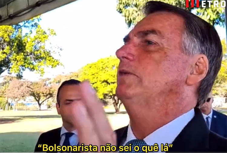 Bolsonaro reclama de chamarem assassino de petista de 'bolsonarista' e cita AdÃ©lio: vÃ­deo