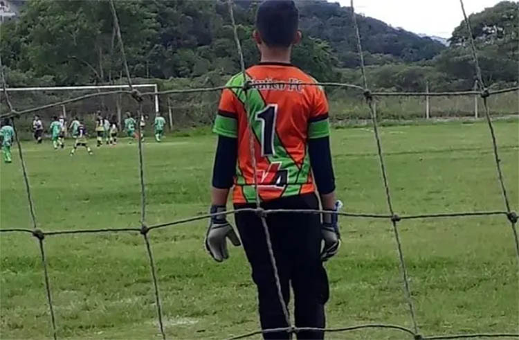 Aos 13 anos, Bruninho, filho de Eliza SamÃºdio, vai estrear como goleiro do Athletico-PR