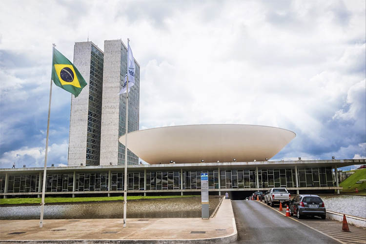 Brasil Ã© o 6Âº no ranking de paÃ­ses que mais gastam com servidores, diz estudo da CNI