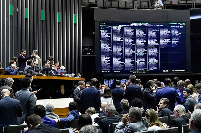 Congresso aprova veto de Bolsonaro apÃ³s acordo sobre os R$ 30 bilhÃµes 
