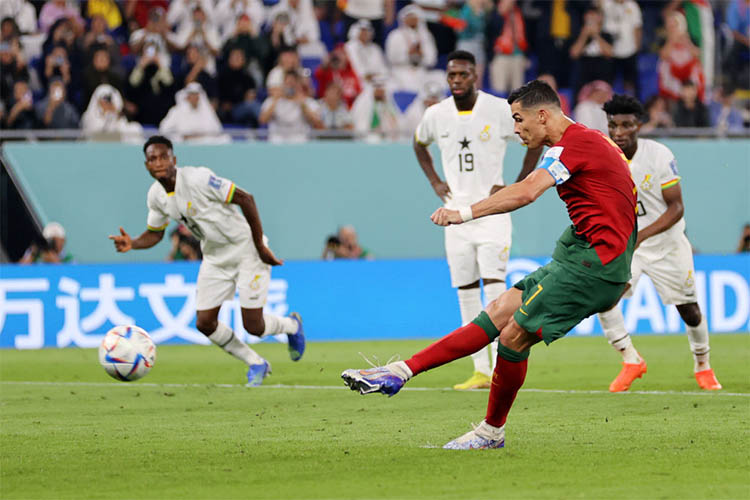Portugal vence Gana e Cristiano Ronaldo se torna primeiro a marcar gols em cinco copas