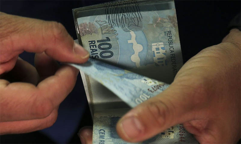 Brasileiros usam cada vez menos dinheiro em espÃ©cie, diz levantamento do Banco Central