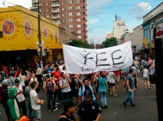 Tarifa de Ã´nibus gera protestos no Paraguai