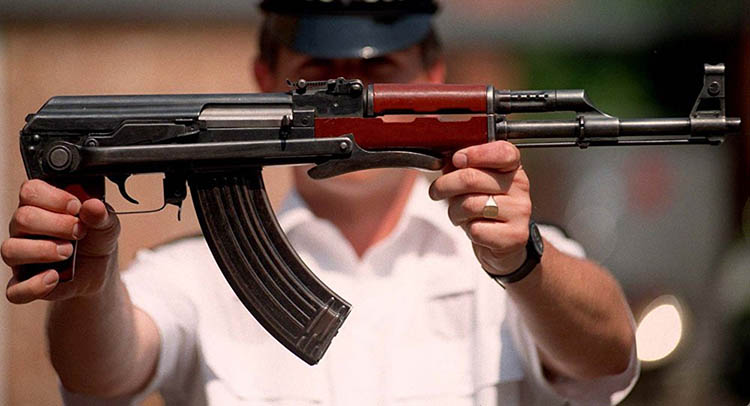 CÃ¢mara aprova projeto que torna crime hediondo porte de armas de uso restrito