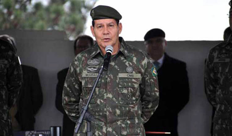 General critica Michel Temer e seu 'balcÃ£o de negÃ³cios' e faz elogios a Bolsonaro