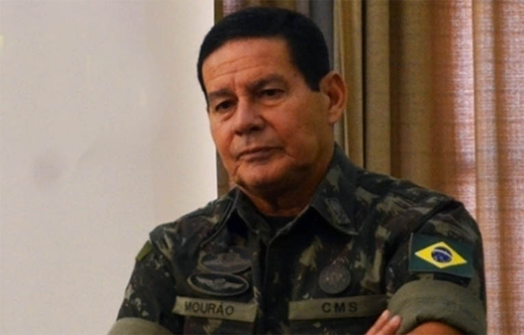 General MourÃ£o repudia pedidos de intervenÃ§Ã£o militar contra o governo