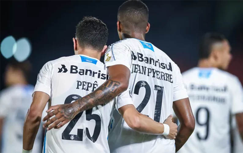 GrÃªmio vence no Paraguai e fica mais perto das  quartas de final da Libertadores