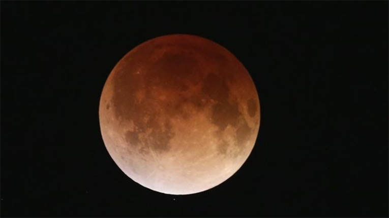 Maior eclipse da lua neste sÃ©culo poderÃ¡ ser visto do Brasil na prÃ³xima sexta-feira