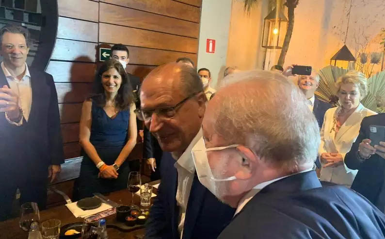 Cotado a vice do petista, Alckmin se reÃºne com Lula em jantar de antilavajatistas