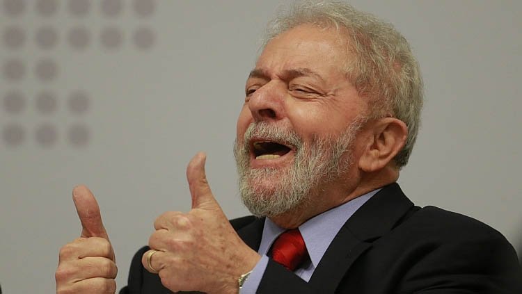 JustiÃ§a manda devolver passaporte a Lula, que estÃ¡ liberado para viajar ao exterior