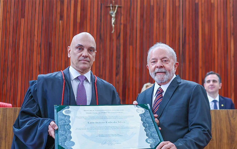 Lula defende a democracia apÃ³s ser diplomado como presidente eleito pela JustiÃ§a Eleitoral