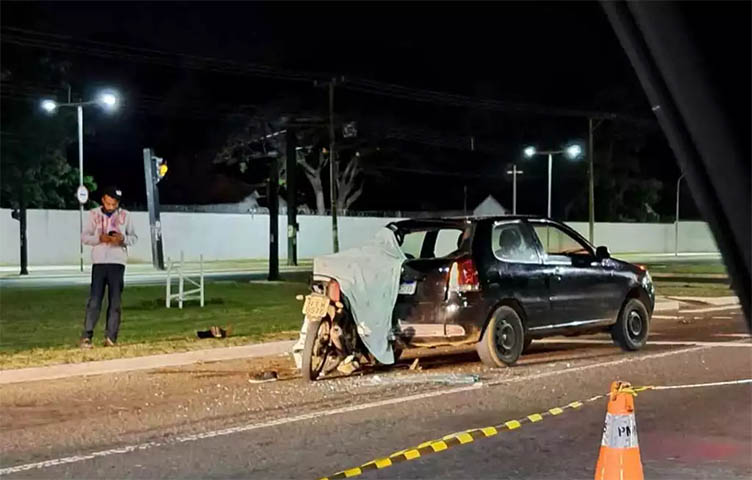 Campo Grande: vÃ­deo mostra batida fatal de moto na traseira de carro parado em semÃ¡foro