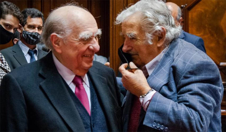 AdversÃ¡rios, dois ex-presidentes do Uruguai renunciam juntos ao Senado