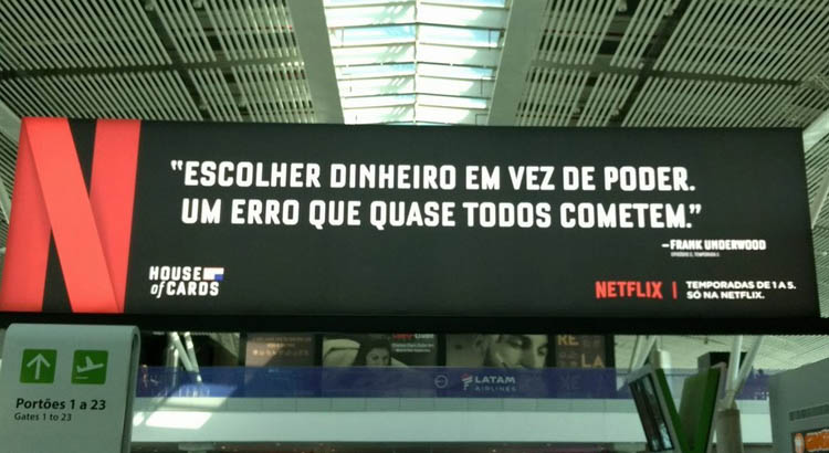 Netflix provoca polÃ­ticos brasileiros com outdoor no Aeroporto JK em BrasÃ­lia