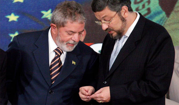 Palocci revela em delaÃ§Ã£o que entregava dinheiro de propina a Lula, diz Veja