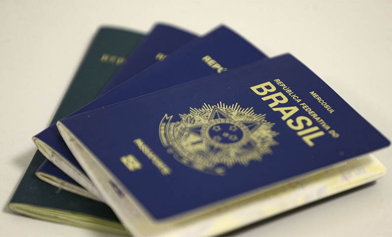 Brasil permitirÃ¡ acesso de ucranianos a passaporte humanitÃ¡rio, diz Bolsonaro