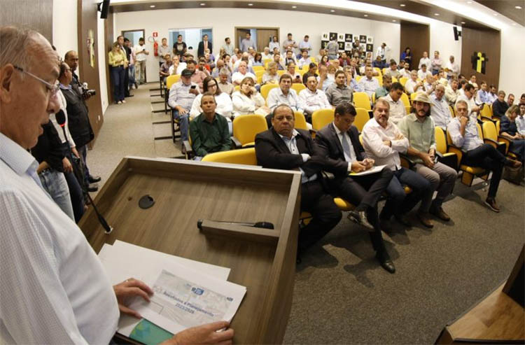 Governo de MS anuncia a prefeitos R$ 966 milhÃµes para infraestrutura urbana em 2024