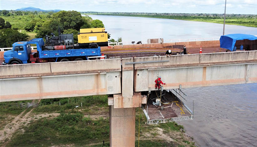 Rapel na reforma da ponte sobre o rio Paraguai