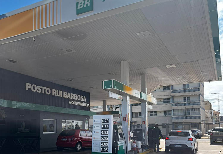 Em dia da volta de impostos, Campo Grande teve gasolina sem reajuste nesta manhÃ£