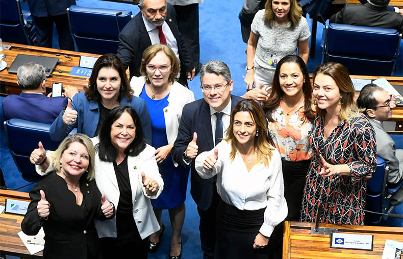 Senado aprova PEC que torna feminicÃ­dio e estupro crimes imprescritÃ­veis