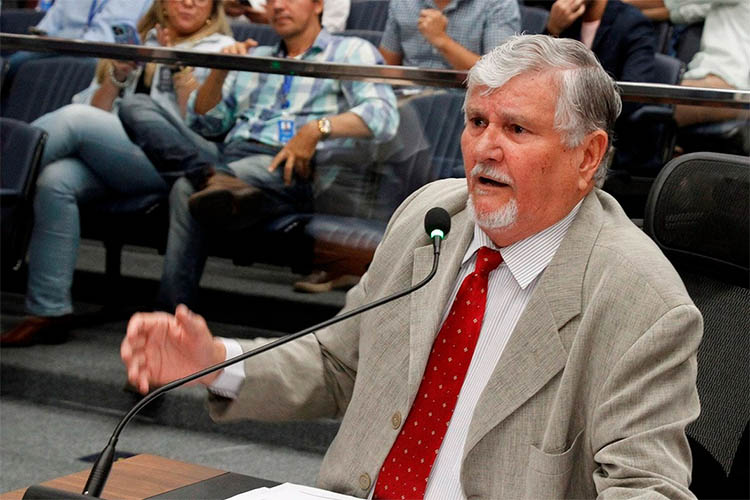 Aliado, Zeca do PT critica governo por ausÃªncia em ato pela democracia